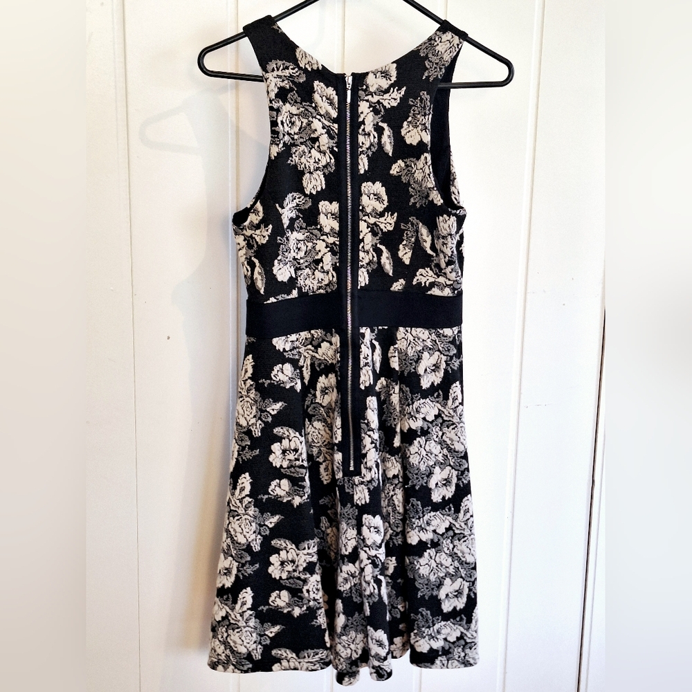 Maurices Black and Cream Halter Midi Dress Size 5 Very Good Condition - Picture 2 of 4